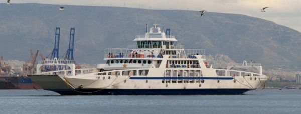 Double Ended Ferries - ΤΒΝ 26 by PERAMA built 2009